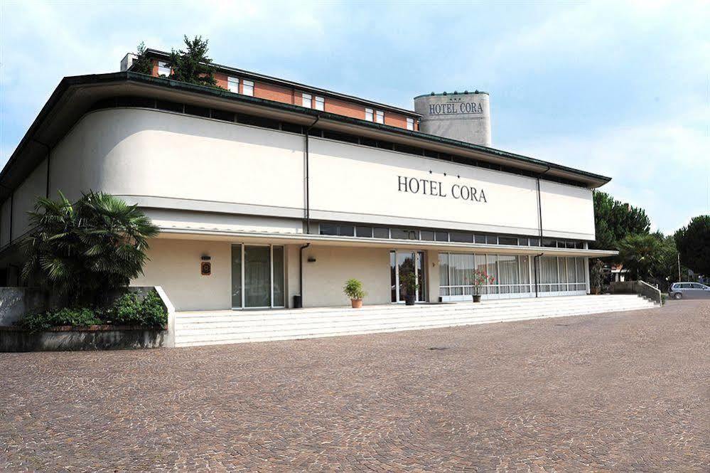 Hotel Cora Carate Brianza Eksteriør billede