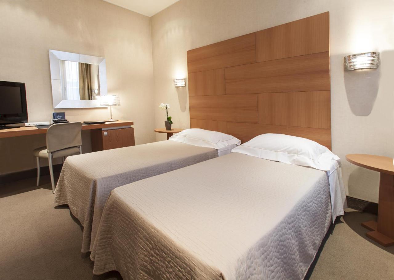 Hotel Cora Carate Brianza Eksteriør billede