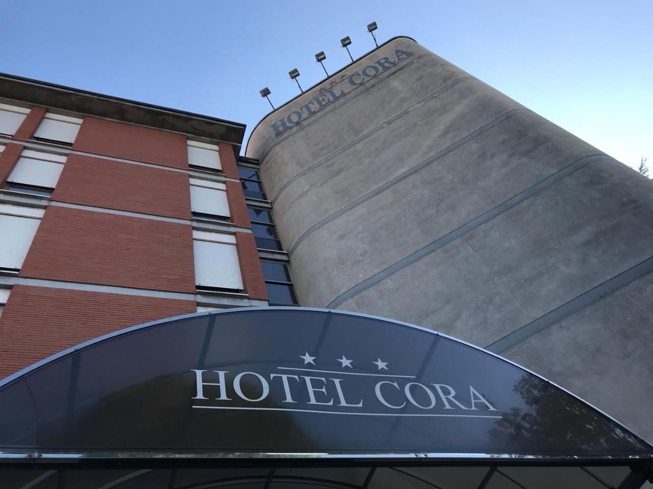 Hotel Cora Carate Brianza Eksteriør billede